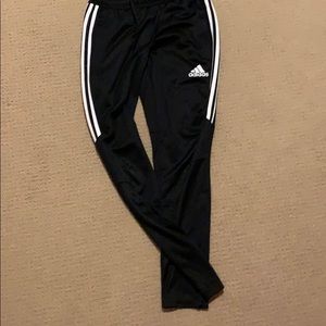 woman’s adidas joggers